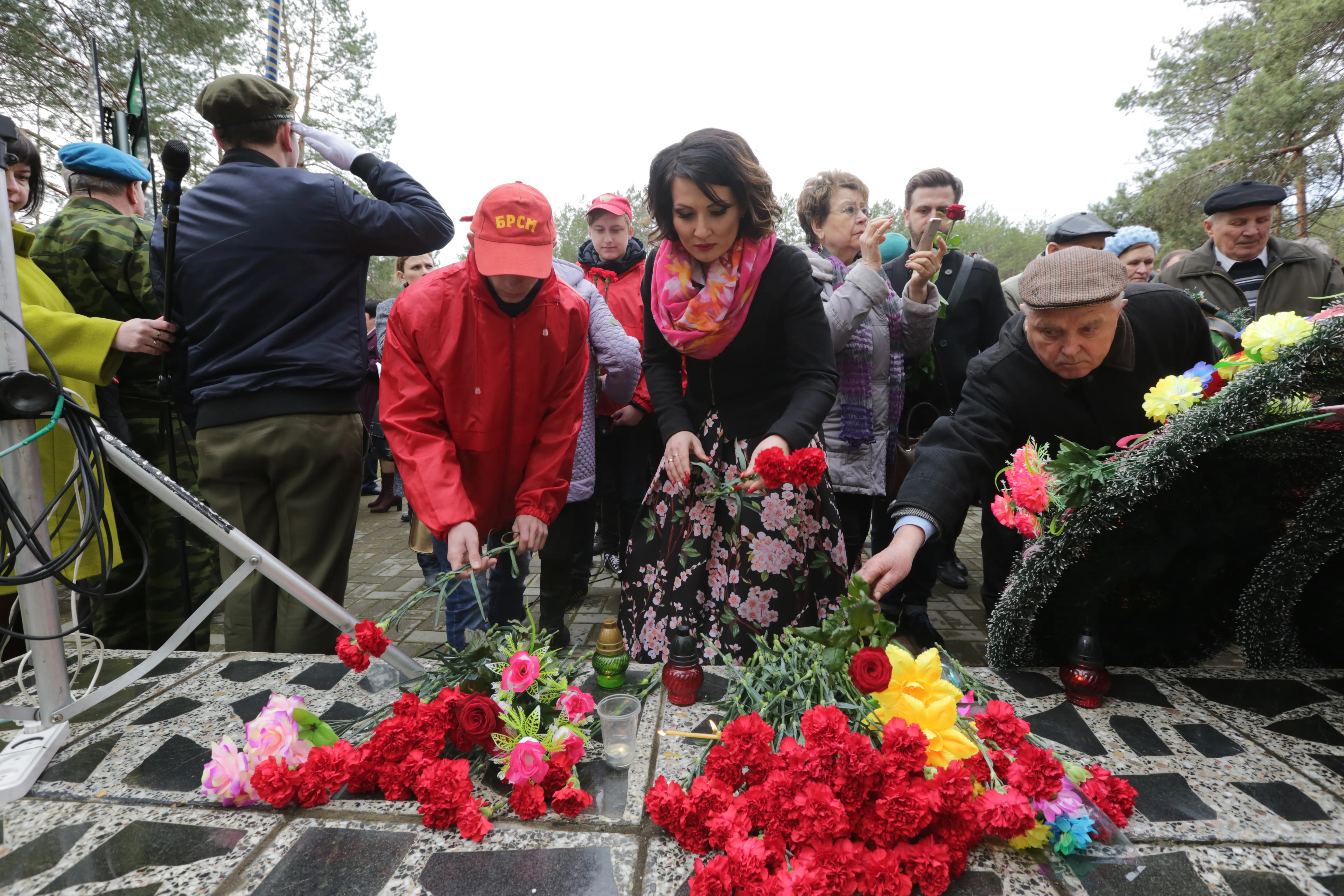 В Калинковичском районе состоялся митинг-реквием, посвященный 75-летию освобождения Озаричкого лагеря смерти